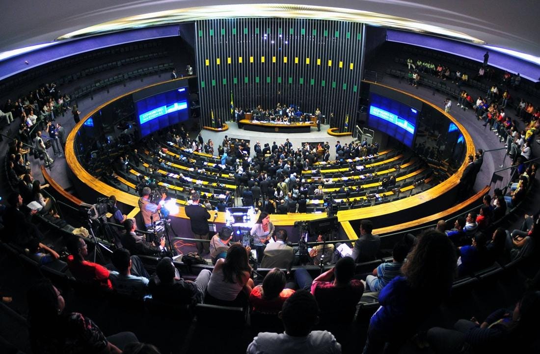 Os partidos políticos no Brasil contemporâneo: uma análise de classes da formação e do sistema partidário brasileiro